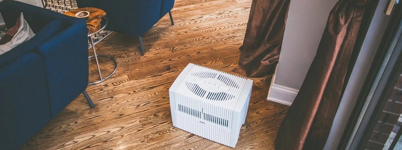 Нужен ли увлажнитель летом. Нужен ли увлажнитель воздуха в квартире. Увлажнитель возле компьютера можно ли. Может ли увлажнитель воздуха оставлять следы на потолке.